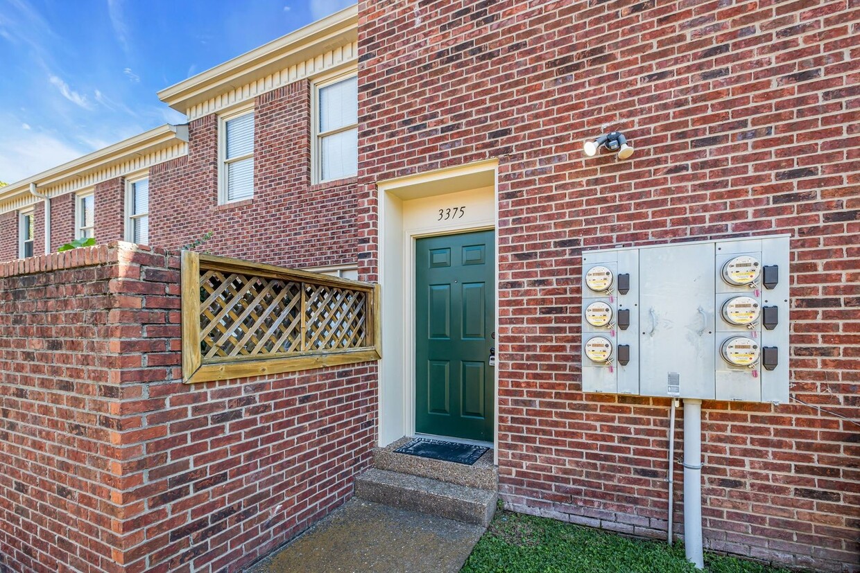 Primary Photo - Awesome 1BE/1BA townhouse in the heart of ...