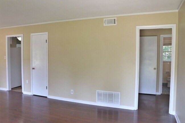 Foto del edificio - Charming 3-Bedroom + BONUS SUNROOM