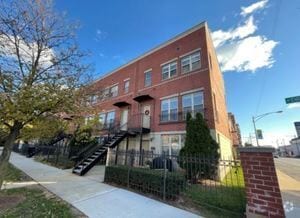 Building Photo - 759 W Evergreen Ave