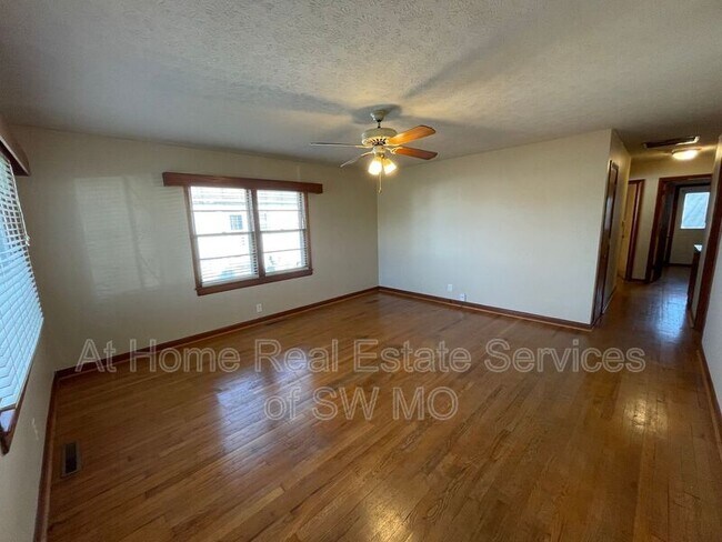 Foto del edificio - 1852 S Pickwick Ave