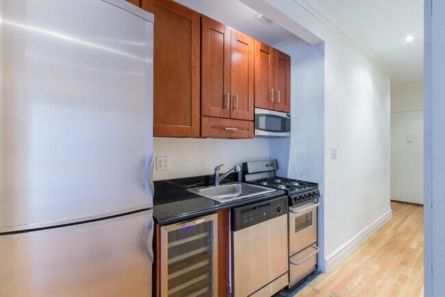 Foto del edificio - 336 E 18th St