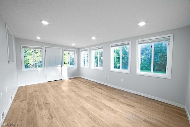 Foto del edificio - 348 Silver Meadows Blvd