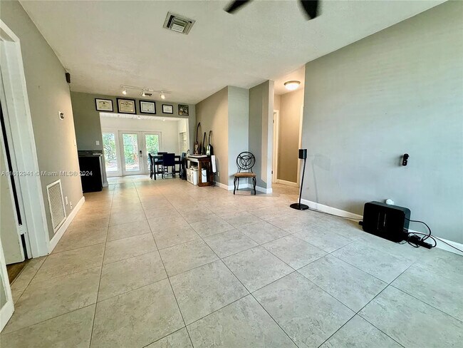 Foto del edificio - 3801 SW 31st Dr
