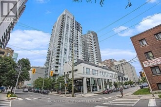 Building Photo - 197-197 Lisgar St