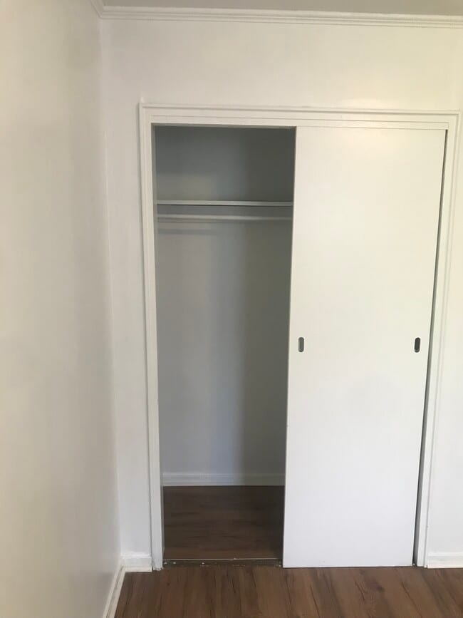 Foto del edificio - 2215 Ivy Rd