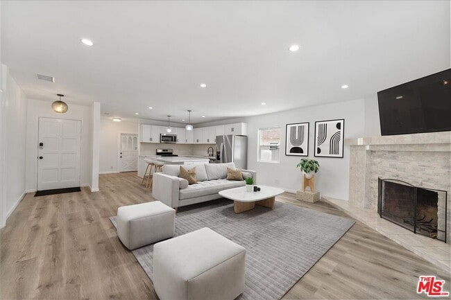Foto del edificio - 7241 Donna Ave