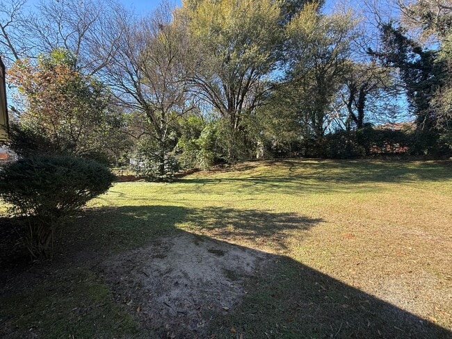 Building Photo - ** 3 bed 1 bath located in Forest Hills ** Call 334-366-9198 to schedule a self showing