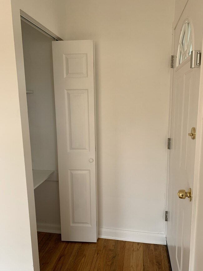 Building Photo - 5073 Grosse Pointe Ln