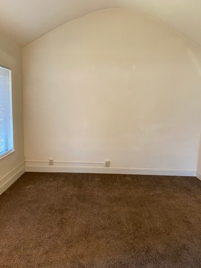 Building Photo - 224 Elefa St