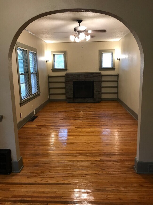 Foto del edificio - 1016 W 27th St