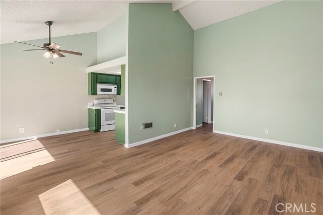 Foto del edificio - 15000 Halldale Ave