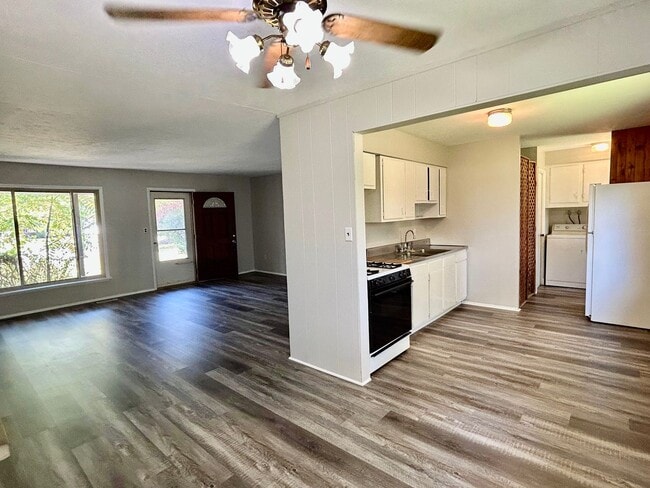 Building Photo - Charming 3-Bedroom Ranch in Bedford Heights