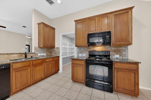 Foto del edificio - 1037 Johnson City Ave