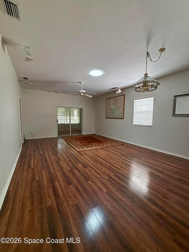 Building Photo - 940 S Fork Cir