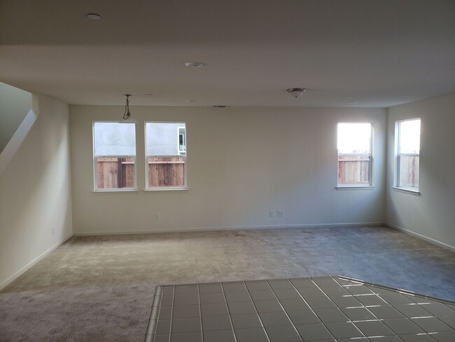 Foto del edificio - North Natomas Home 4 Bed 2.5 Bath W/ Loft ...