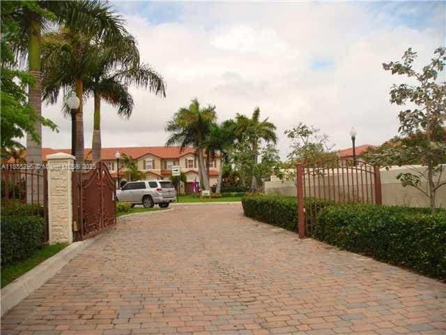 Foto del edificio - 1024 NE 207th Terrace