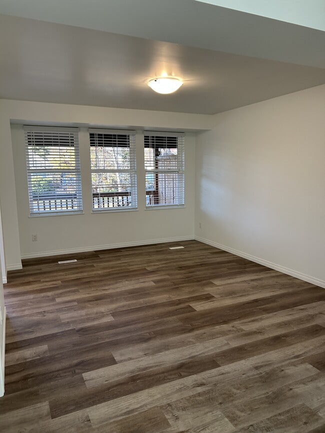 Building Photo - 11425-11467 67 St NW