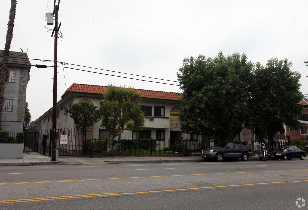 Foto del edificio - 6710 Woodley Ave