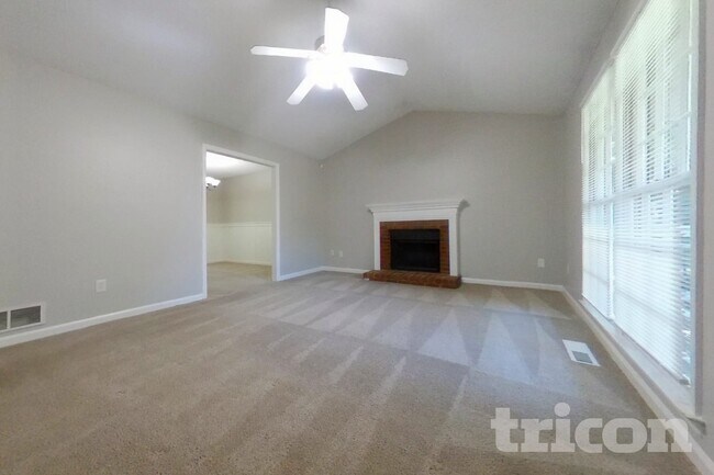 Foto del edificio - 5394 Telford Ct