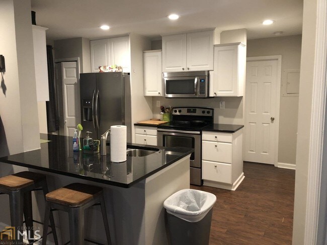 Foto del edificio - 614 Cypress Pointe St