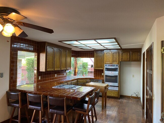 Building Photo - 112 Hillview Dr