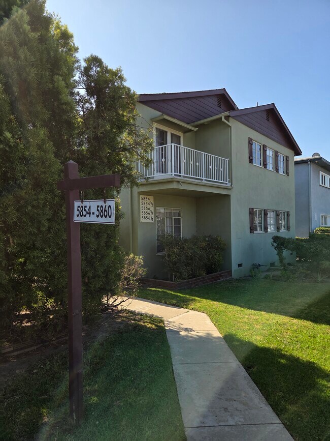 Foto del edificio - 5854 Woodman Ave