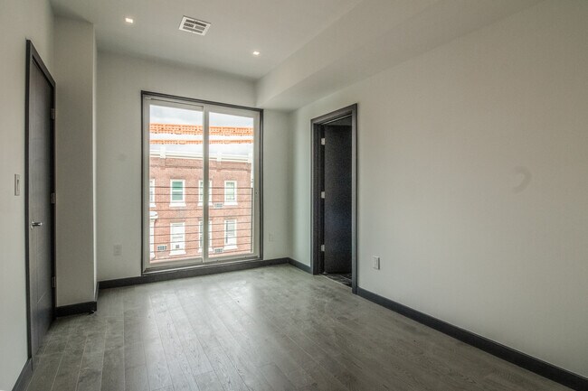 Building Photo - 441 N 35th St