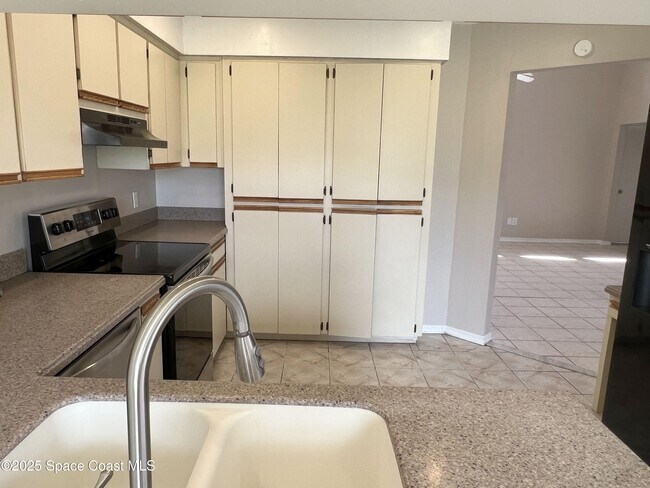 Foto del edificio - 853 Banks St NW
