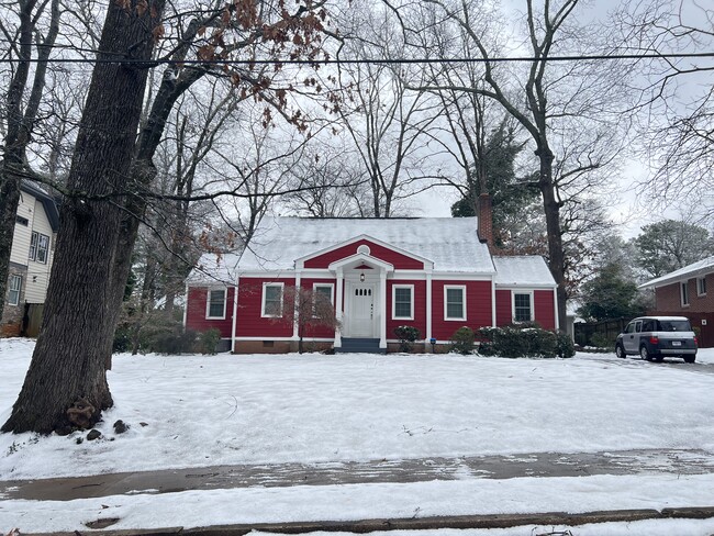 Beautiful in the snow as well - 2506 E Woodland Cir House