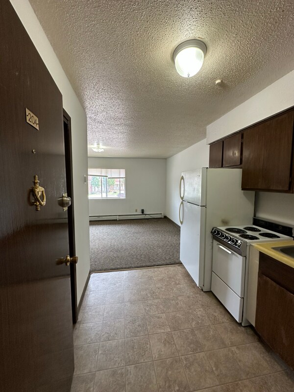 Foto principal - 320 Oak Ave N