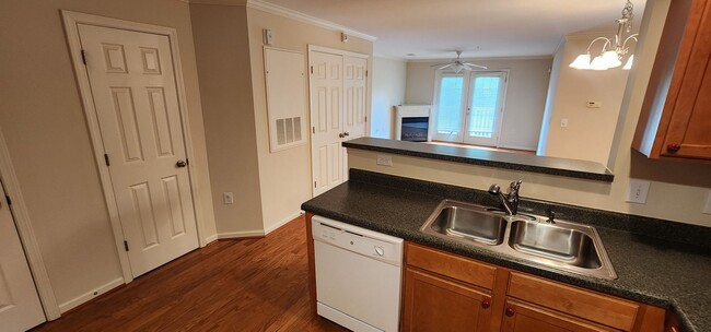 Building Photo - Great 2 Br 2Ba condo