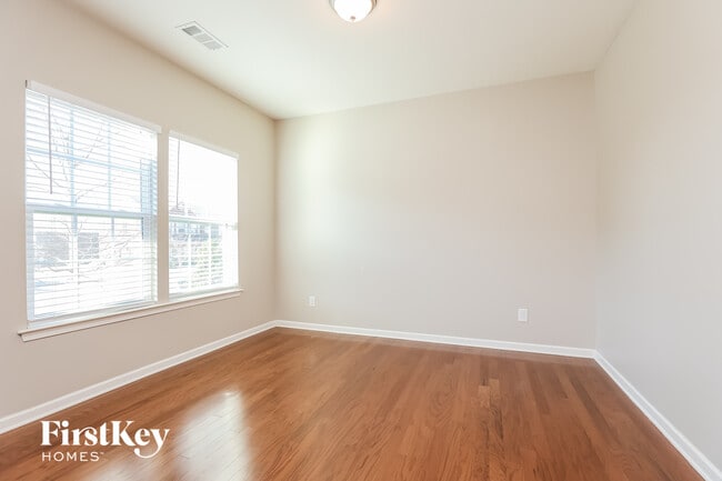 Building Photo - 7836 Oakfield Grove