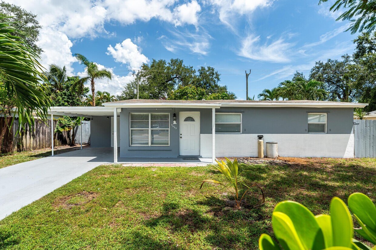 Foto principal - 5615 Simms St