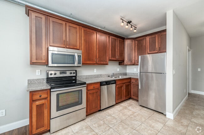 2BR, 2BA - 949SF - Kitchen - Clinton Street Commons Apartments
