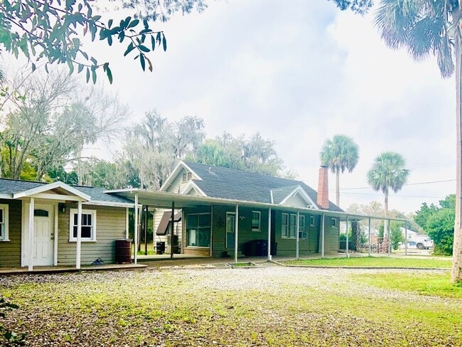 Building Photo - Available April - SHORT TERM