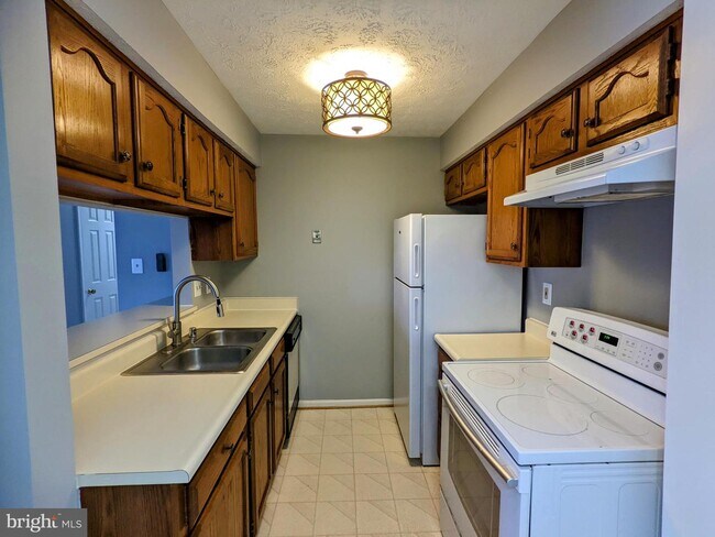 Foto del edificio - 4732 Dorsey Hall Dr