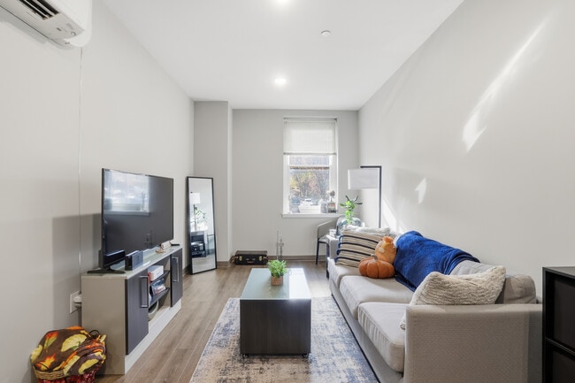 Building Photo - Polk on Third