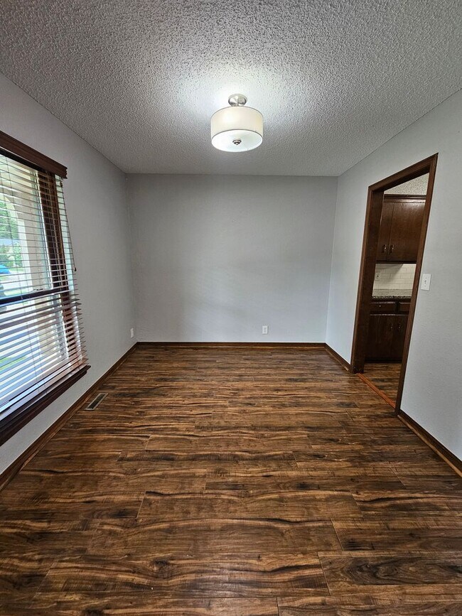 Building Photo - (4) Bed/(2) Bath in Core Norman Avail NOW!