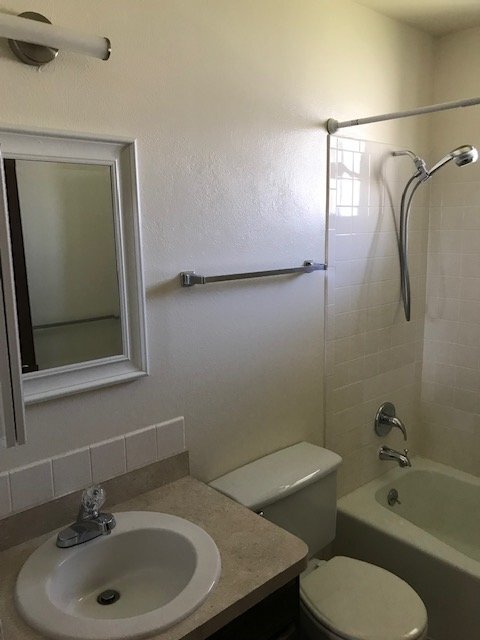 Foto del edificio - Englewood Ranch-Style 1/2 Brick Duplex (30DE)