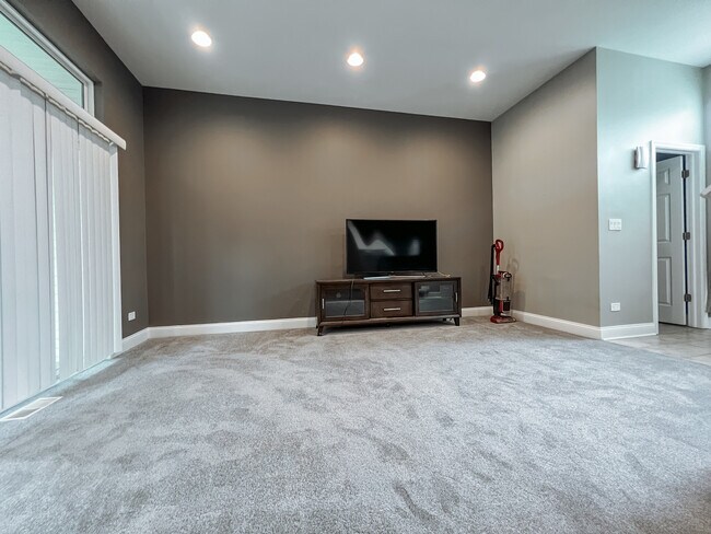 Foto del edificio - 2329 Carpenter Ave