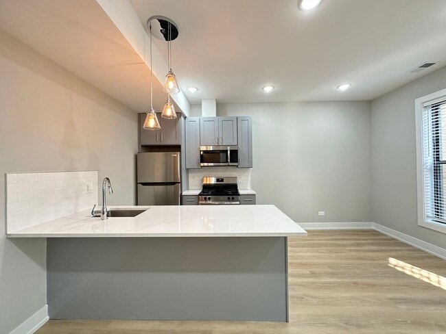 Foto del edificio - 443 W Belden Ave