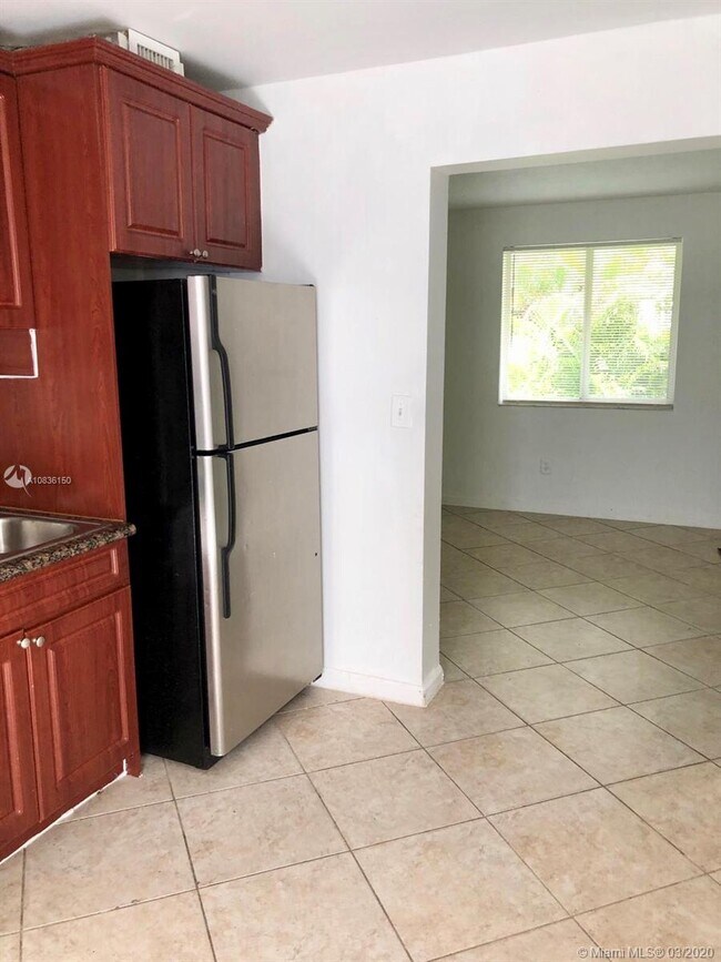 Foto del edificio - 828 SW 2nd St  5 Miami Fl 33130