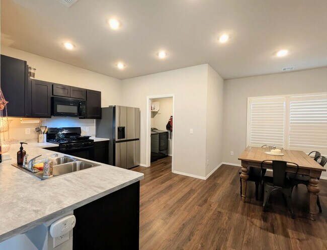 Building Photo - Welcome Home to Comfort and Convenience in Newcastle!