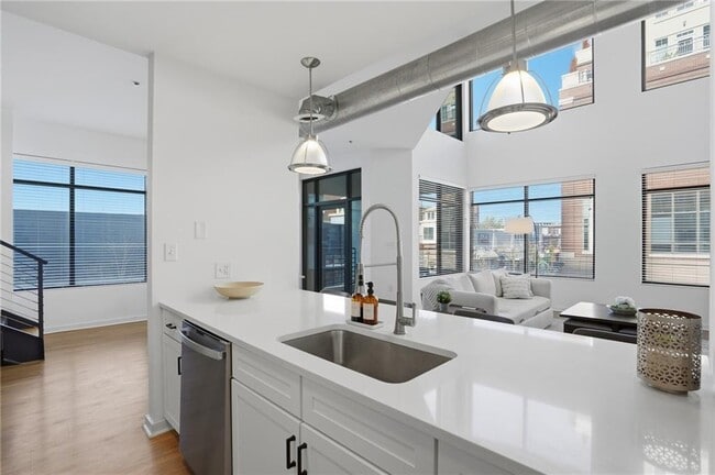 Building Photo - 260 18th St NW