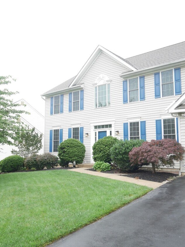 Foto principal - Spacious & Stylish 4-Bedroom Home with Fin...