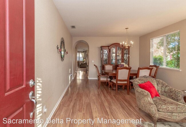 Building Photo - 4 br, 2 bath House - 5040 Kankakee Drive^^