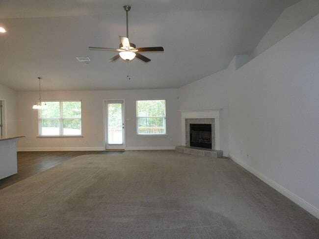 Foto del edificio - Beautiful brick 4BR/3BA in Cantonment near...
