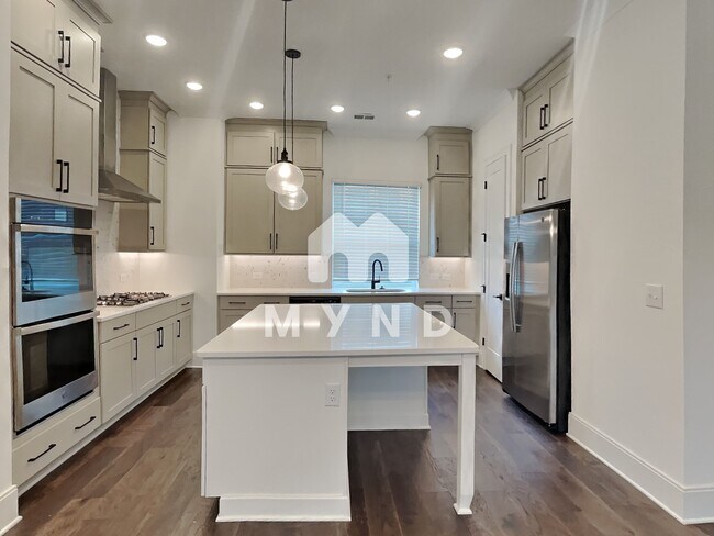 Building Photo - 828 S Columbia Dr