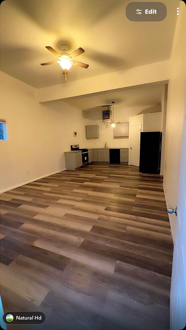 Foto del edificio - 1215 Gallegos Ln