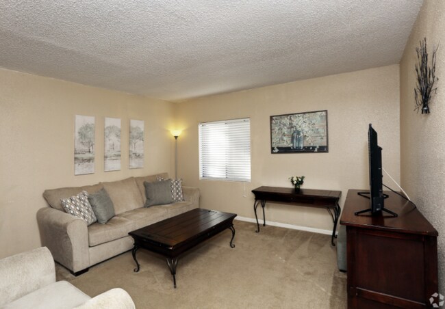 Foto del edificio - 2104 Virginia Dr